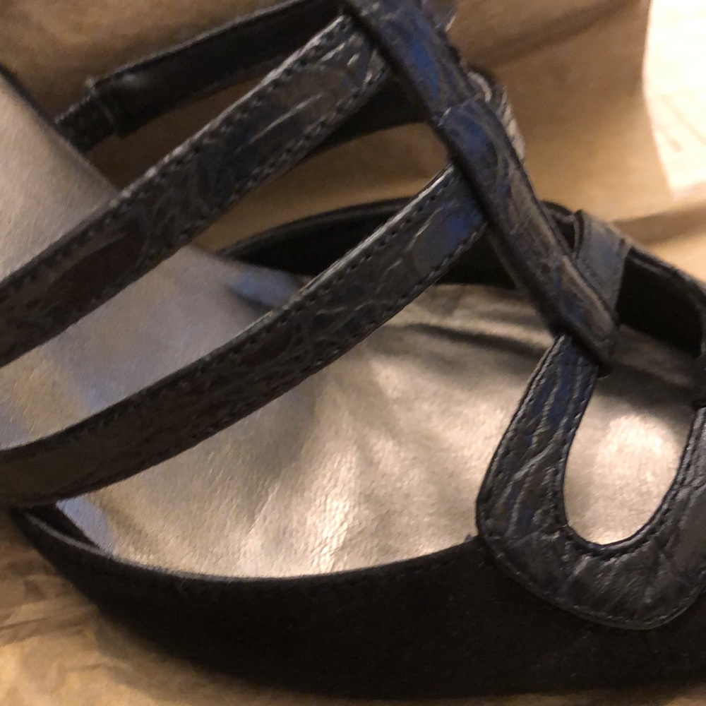 VINTAGE SUEDE LACE UP PUMPS by Colin Stuart - Picture 3 of 15